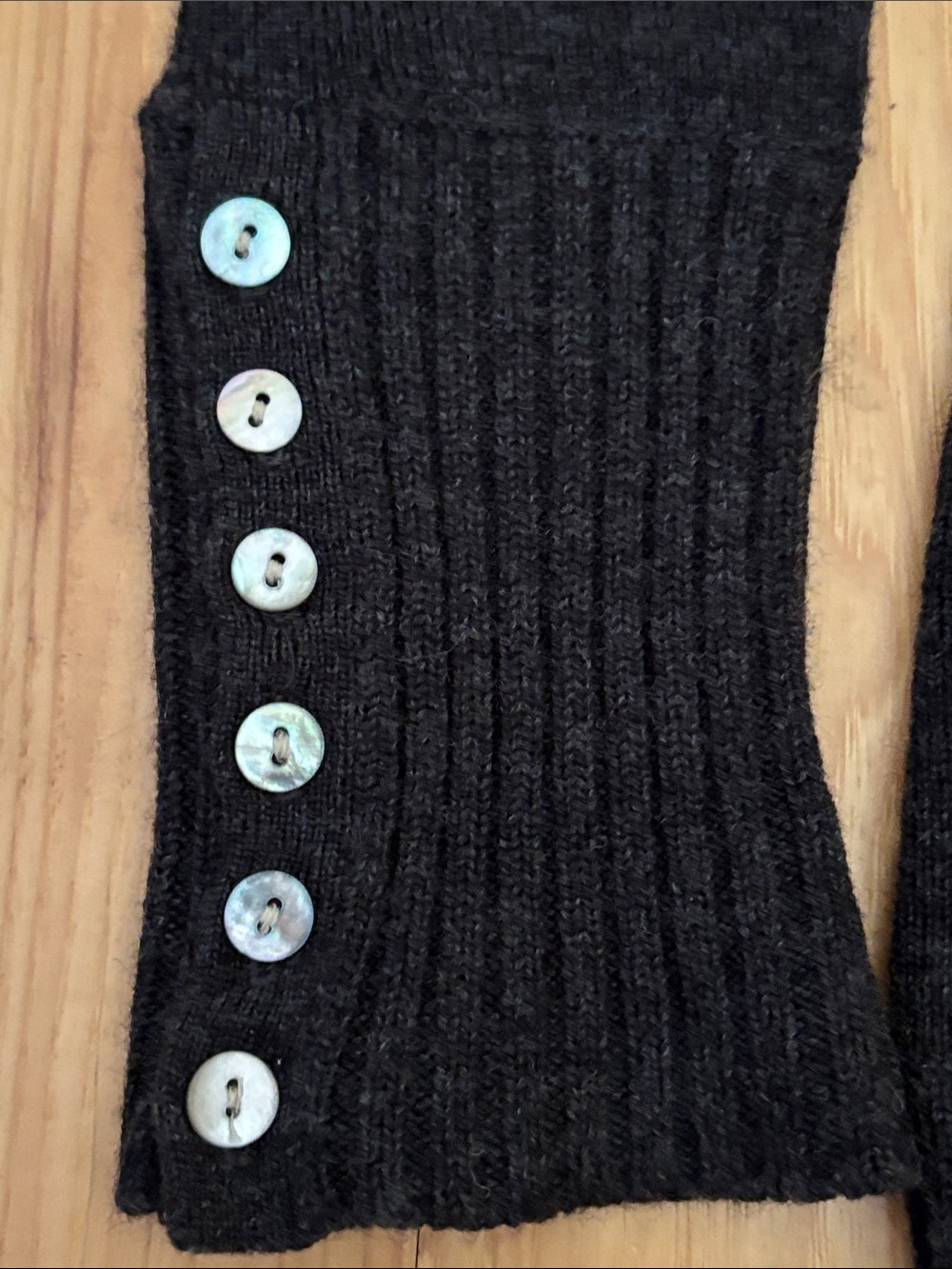 TWEEDS VTG Charcoal Gray Italian Merino Wool Cowl Neck Button Cuff Sweater M - Picture 4 of 6